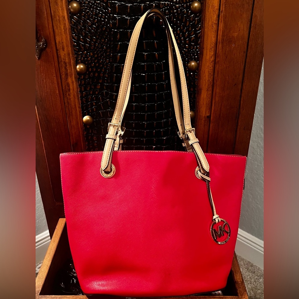 Michael Kors jet set red tote